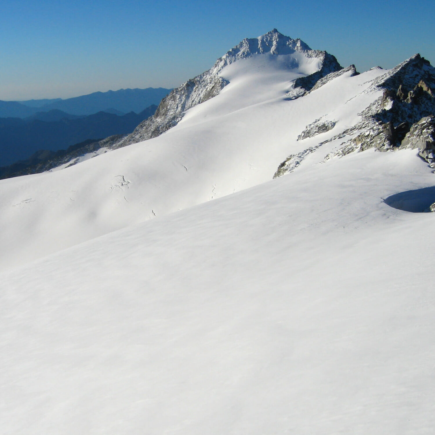 Traversata in quota al Corno di Cavento (3407 m)